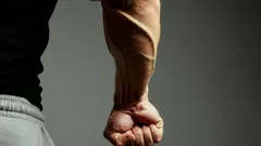 Posílení úchopu doma: 2 cviky, které znatelně zpevní zápěstí a předloktí