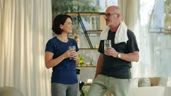 Chůze nebo domácí trénink: Co je lepší pro každodenní život po čtyřicítce?