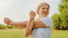 Jak udržet kosti pevné po čtyřicítce: jednoduché, vědecky ověřené způsoby