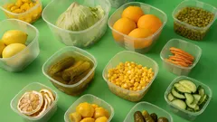 Mikroplasty ve vašem jídelníčku: odkud se berou a co může vašemu tělu pomoci se jich zbavit